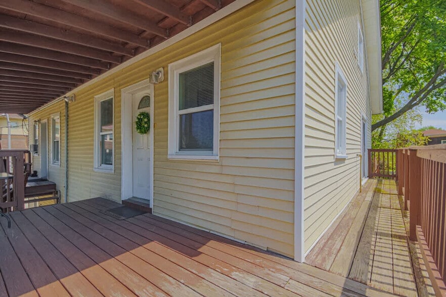 Building Photo - 839 Dunlop Ave