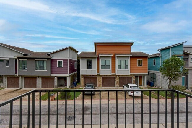 Building Photo - 1504 Lorraine Loop