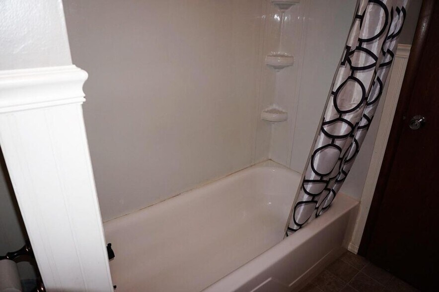 Building Photo - 2536 S McCann Ave