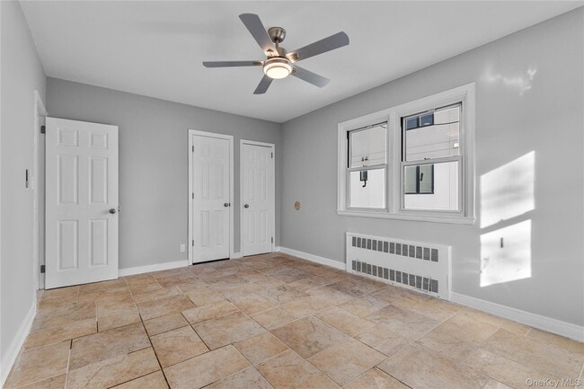 Building Photo - 840 E Broadway