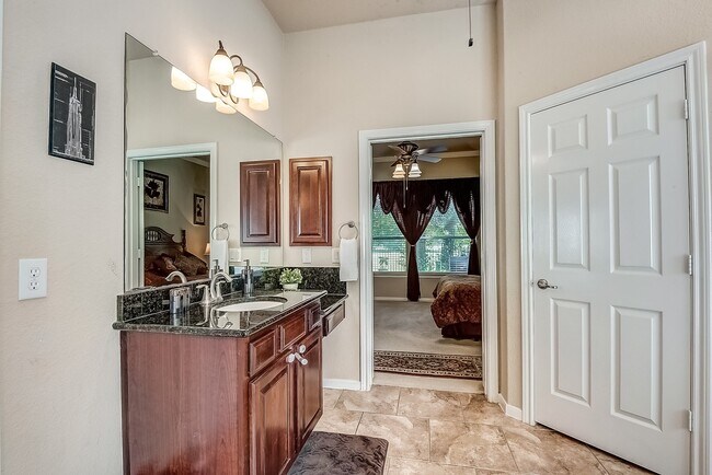 Building Photo - 18318 Hampton Hills Dr