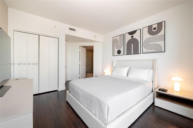 Building Photo - 1331 Brickell Bay Dr