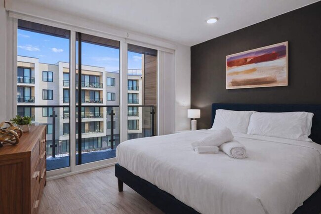 Building Photo - 1214 N American St