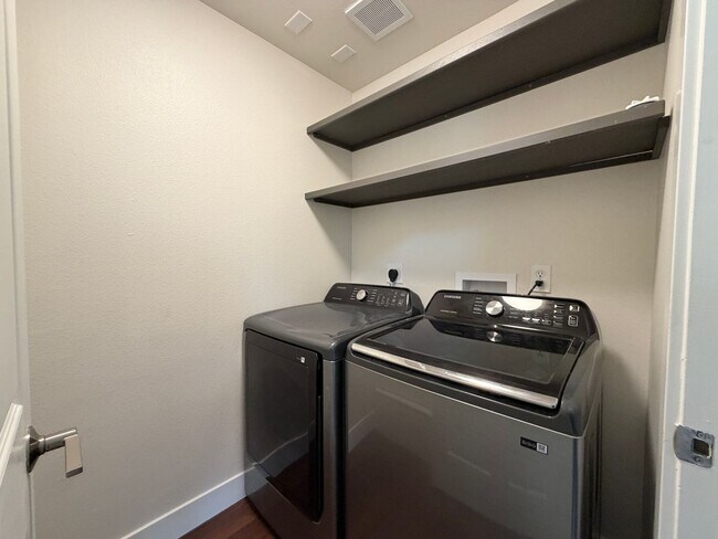 Building Photo - Remodeled Top-Level Condo in Pool Community Near Shopping & Dining