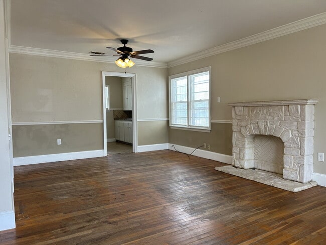 Building Photo - Heart of  Lubbock Delight: 2 Bedrooms, Bre...