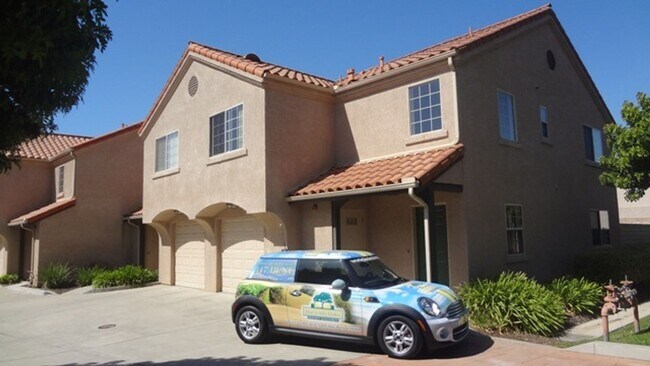 Building Photo - 3BR/3BA Townhouse Near Waller Park, just a...