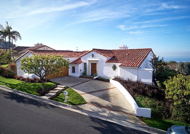 Building Photo - 7080 Via del Mar