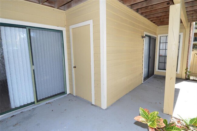 Building Photo - 8647 Mallard Reserve Dr
