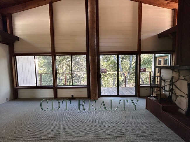 Building Photo - 3BR/ 2BA CARMEL VALLEY RETREAT