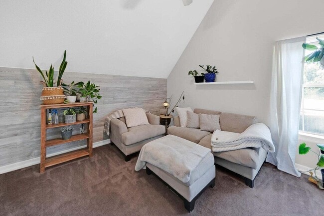 Building Photo - 2216 Calle De Pizzaro