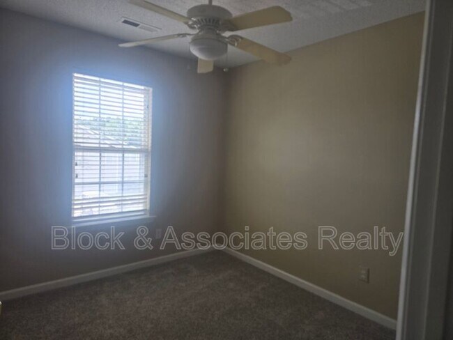 Building Photo - 210 Brittany Way