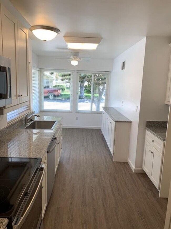 Building Photo - A beautiful Del Mar model for lease in Leisure Village