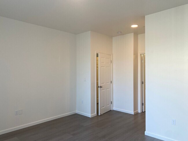 Building Photo - 2406-2408 W Avenue 134th (LO)