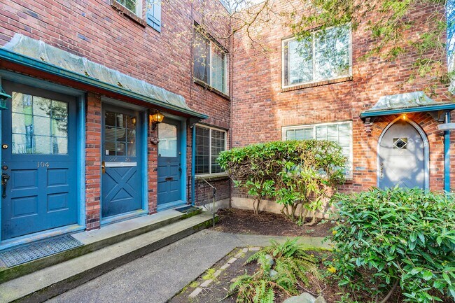 Building Photo - Lansdowne Manor Apartments