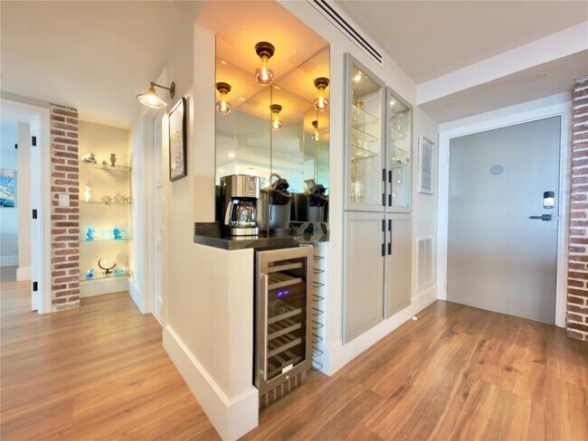 Building Photo - 800 SE 20th Ave