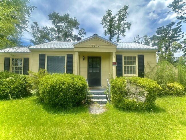 Building Photo - 1604 Garland Pl
