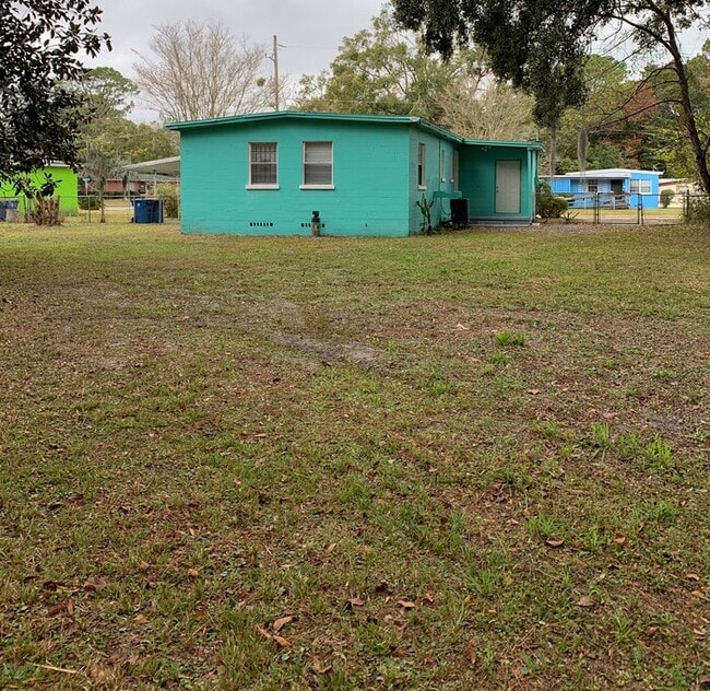 Building Photo - Spacious Backyard And Screened Porch In This Cozy 3 Bedroom Home