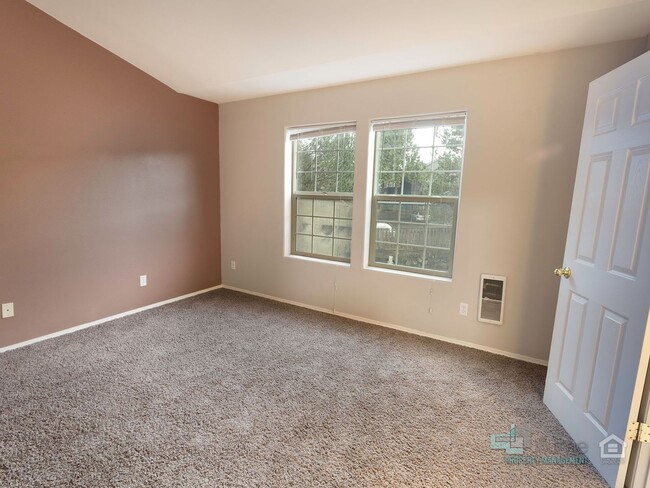 Building Photo - Murrayhill 2 Bd/2.5 Bth Townhome near Nike...