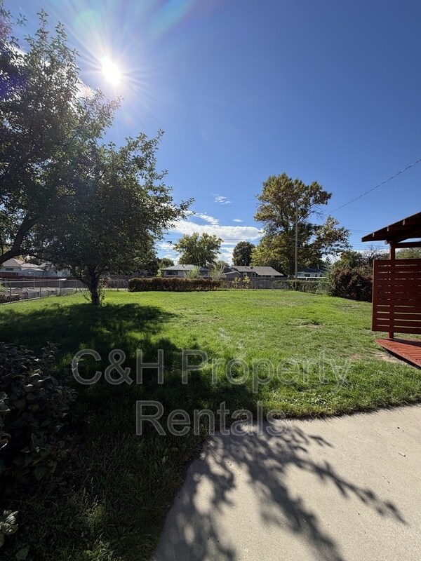 Building Photo - 2520 Lillis Ln