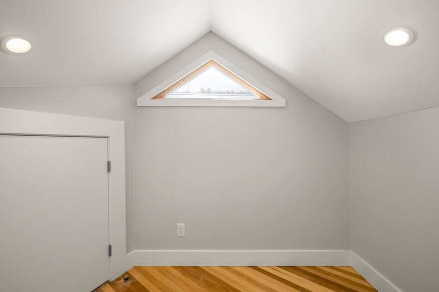 Building Photo - 126 Boston St