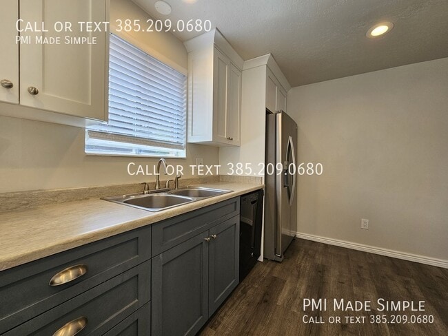 Building Photo - 260 S 400 E