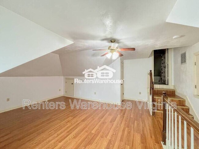 Building Photo - 352 Peace Haven Dr