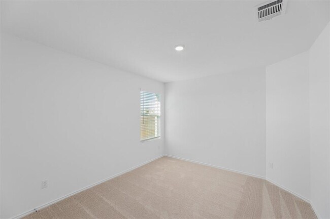 Building Photo - 627 Waterway Ave