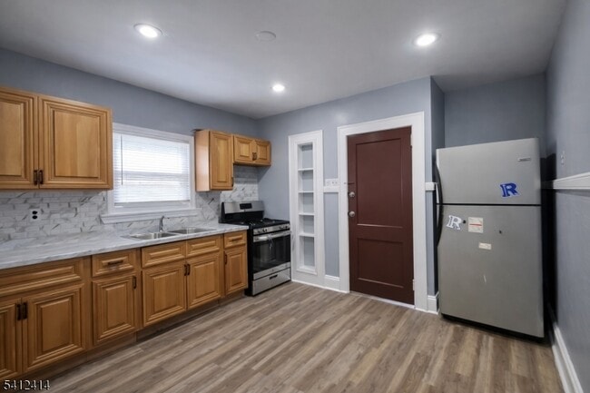 Building Photo - 19 Mt Pleasant Ave