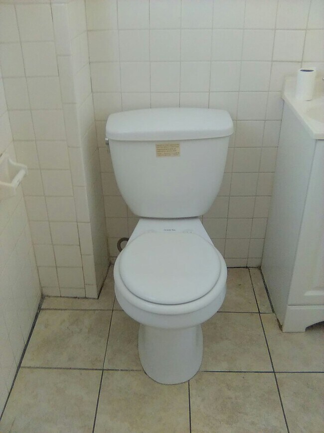 Building Photo - 594 Roosevelt Ave