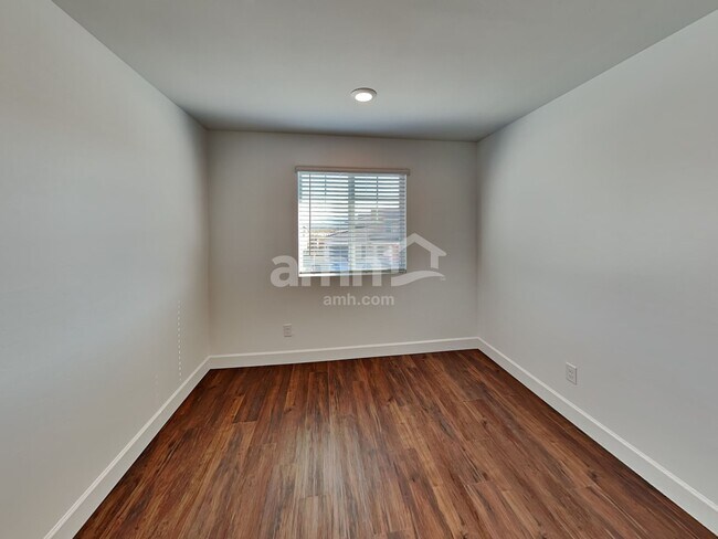 Building Photo - 6142 W Calle Bilboa