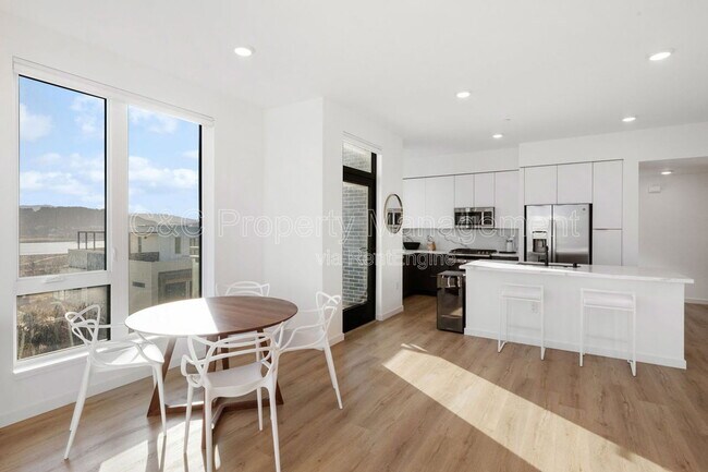 Building Photo - 52 Kirkwood Ave