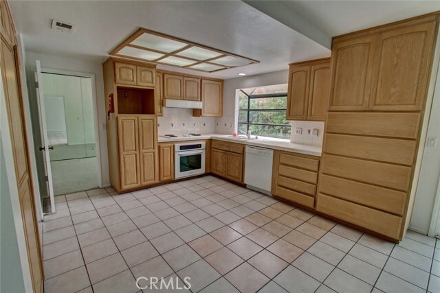 Building Photo - 8 Sparrowhawk