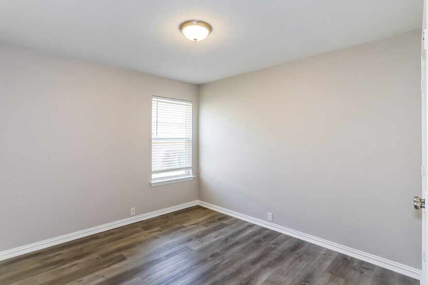 Building Photo - 1813 Sparrow Ln