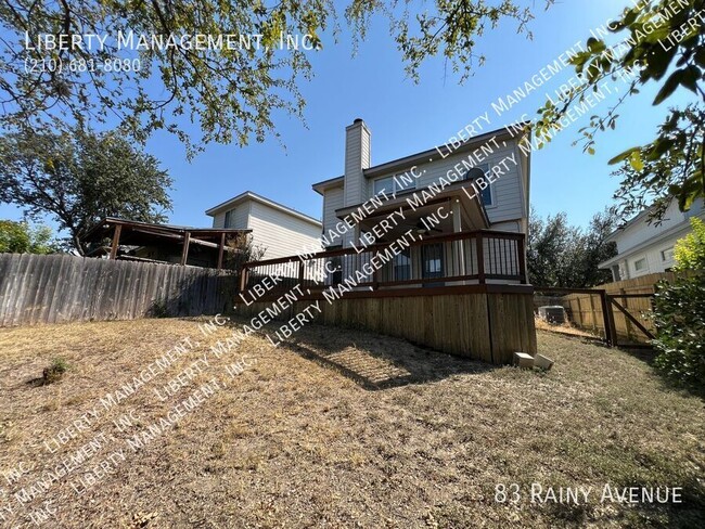 Building Photo - 3 Bedroom, 2 Bath Home Conveniently Locate...