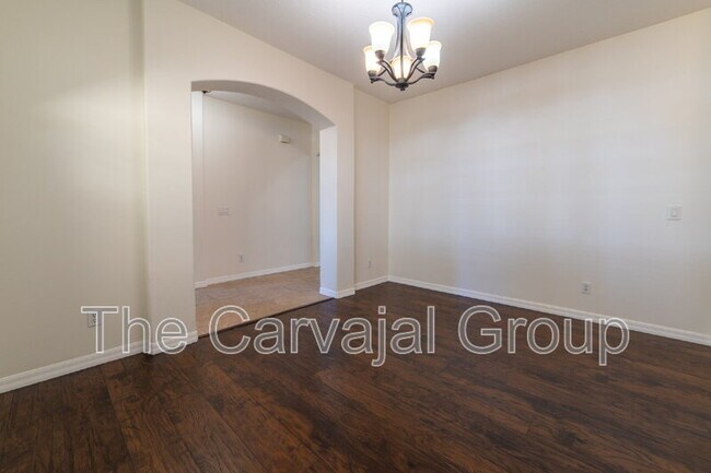 Building Photo - 423 Heather Hills Dr