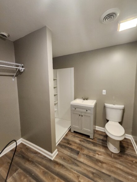 Building Photo - 4100 E 60 Terrace