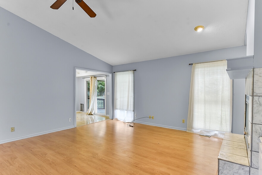 Building Photo - 5016 S 164th St