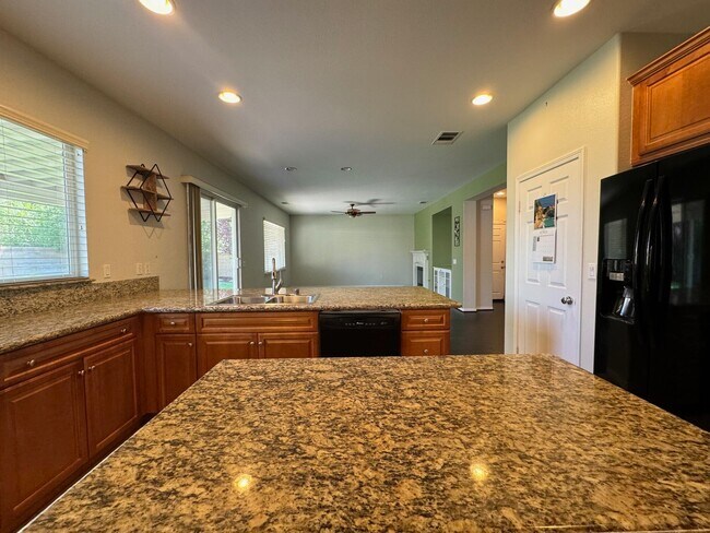 Building Photo - 3701 Pondera St