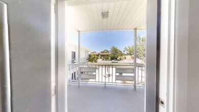 Building Photo - Lovely 2/1 apartment move in now- 1/2 off first month rent