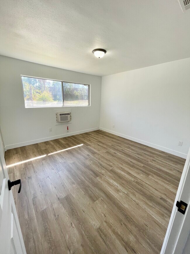 Building Photo - 1131 E Citrus Ave