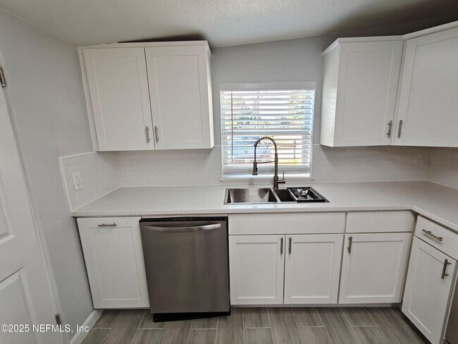 Building Photo - 2921 Mansion Rd