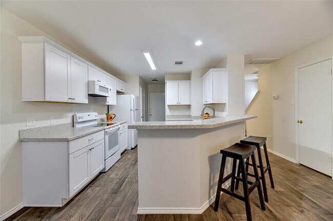 Building Photo - 9716 Sugar Hill Dr