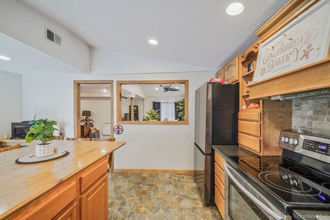 Building Photo - 44 Fourth St