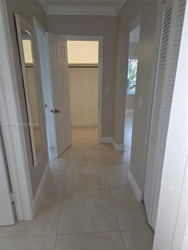 Building Photo - 1690 E 5th Ave