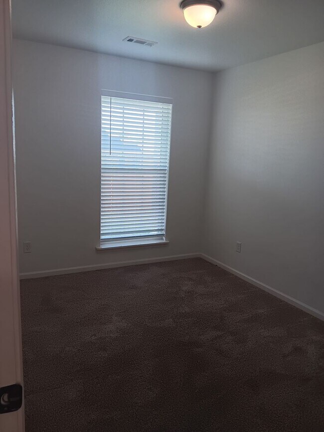 Building Photo - Cozy New 3 Bedroom Townhome in Carl Junction!