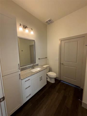 Building Photo - 2036 Oak Grove Ln