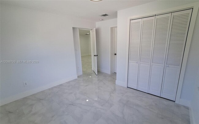 Building Photo - 216 Shadow Way