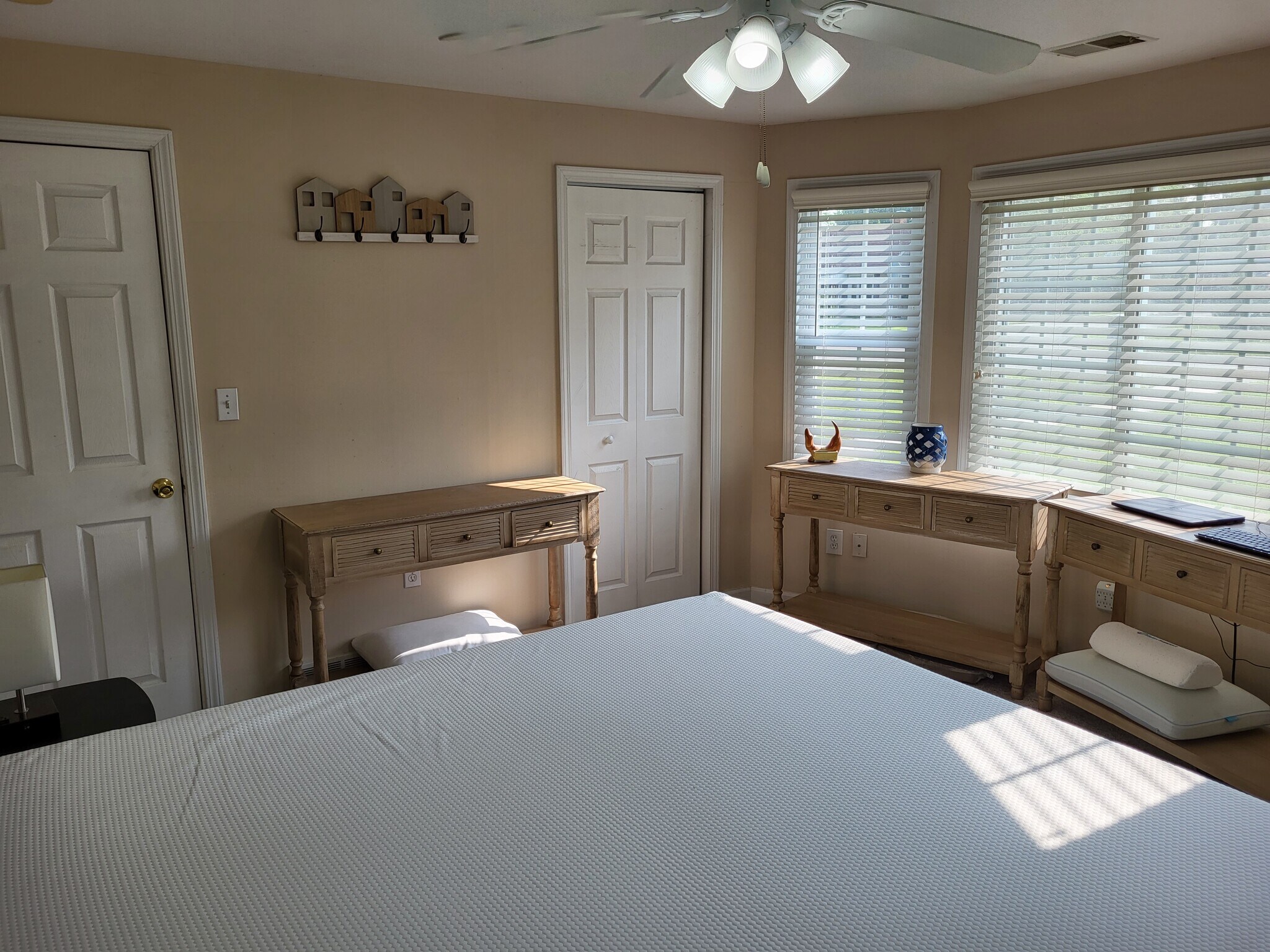 BR King Bed - 3804 Samuel Ave