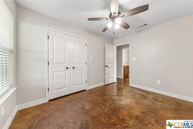 Building Photo - 2807 Terrace Dr