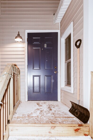 Private entry to unit B - 327 S Adams St